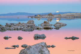 mono-lake-moon-sunset